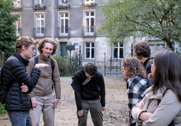 Visite Curieuse