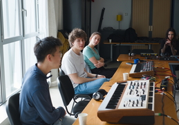 Synthétiseurs et rythmes avec ATOEM